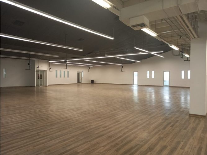Oficina en arriendo en Menga, Cali, 1574 m² · foto 2 de 20