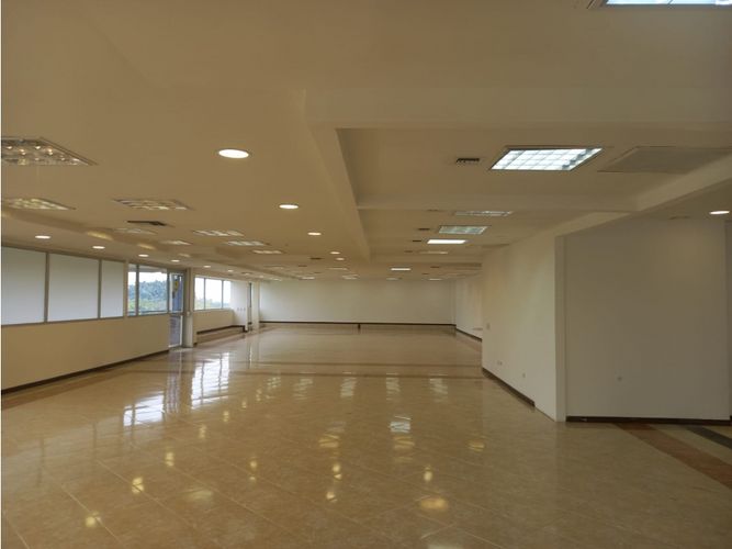Oficina en arriendo en Menga, Cali, 1574 m² · foto 3 de 20
