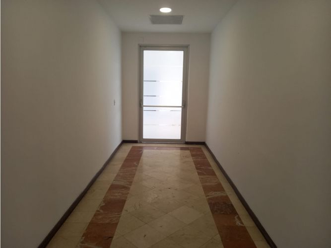 Oficina en arriendo en Menga, Cali, 1574 m² · foto 16 de 20