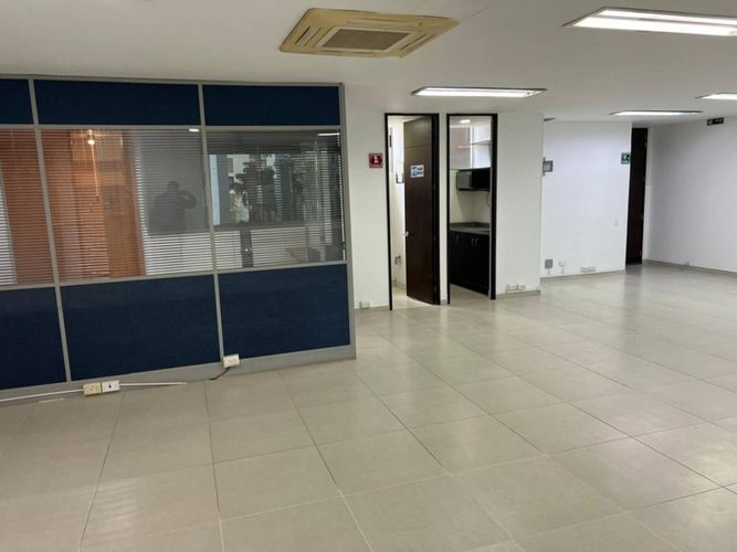 Oficina en arriendo en Los Balsos, Medellín, 98 m² · foto 2 de 15