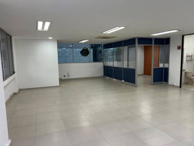 Oficina en arriendo en Los Balsos, Medellín, 98 m² · foto 3 de 15