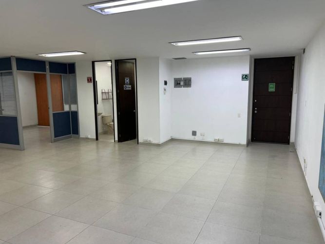 Oficina en arriendo en Los Balsos, Medellín, 98 m² · foto 5 de 15