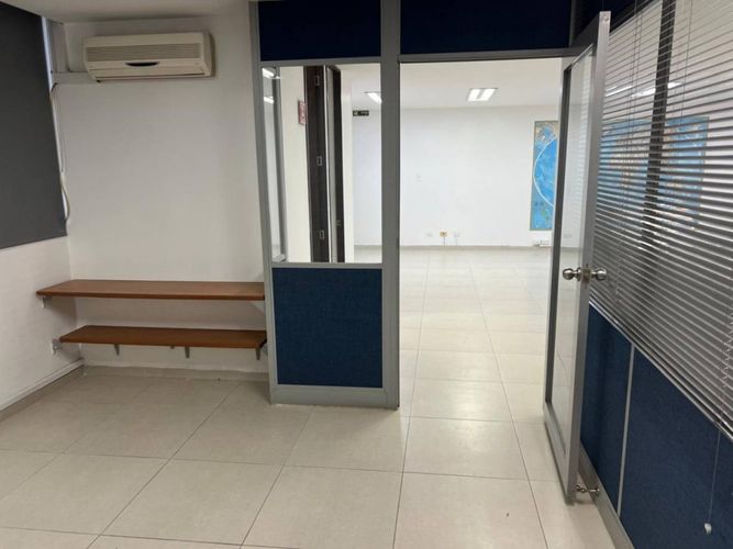 Oficina en arriendo en Los Balsos, Medellín, 98 m² · foto 11 de 15