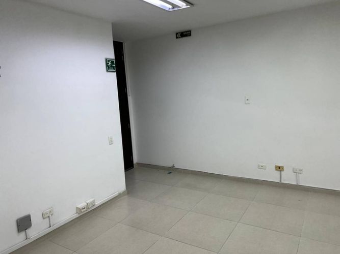 Oficina en arriendo en Los Balsos, Medellín, 98 m² · foto 12 de 15