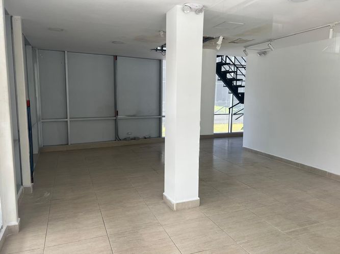 Local en arriendo en El Poblado, Medellín, 80 m² · foto 2 de 8