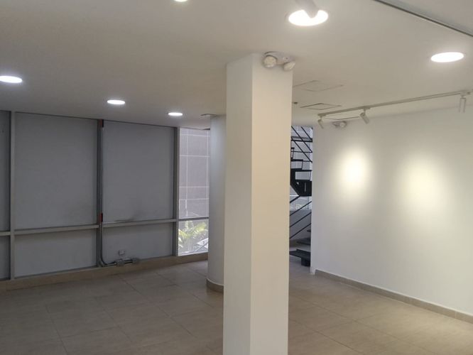 Local en arriendo en El Poblado, Medellín, 80 m² · foto 7 de 8