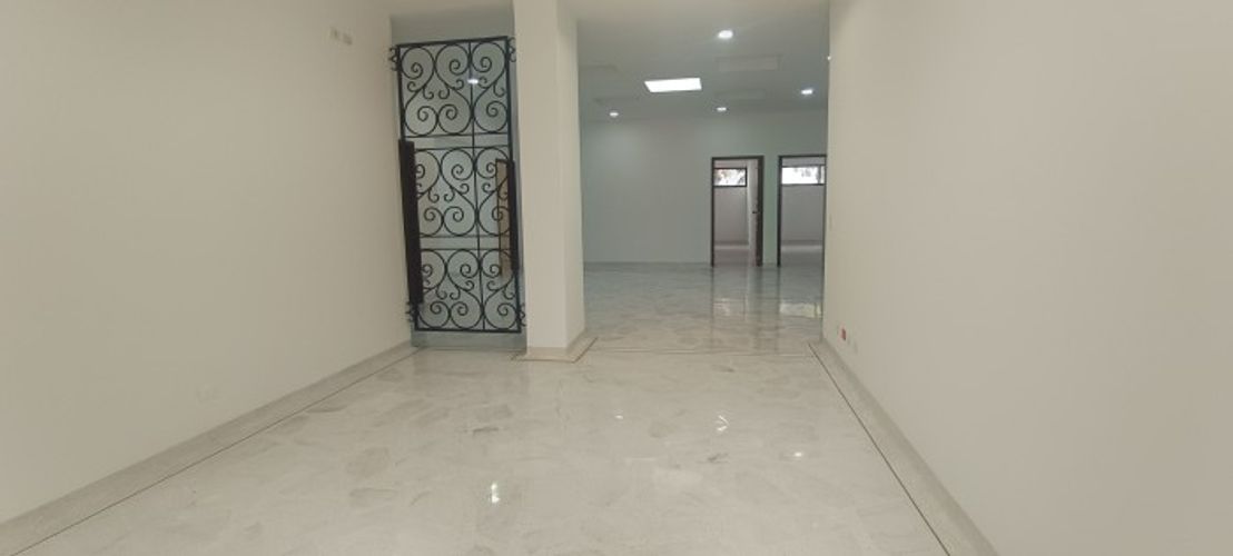 Casa de 12 alcobas en venta en Ciudad Jardin, Cali, 644 m² · foto 2 de 18