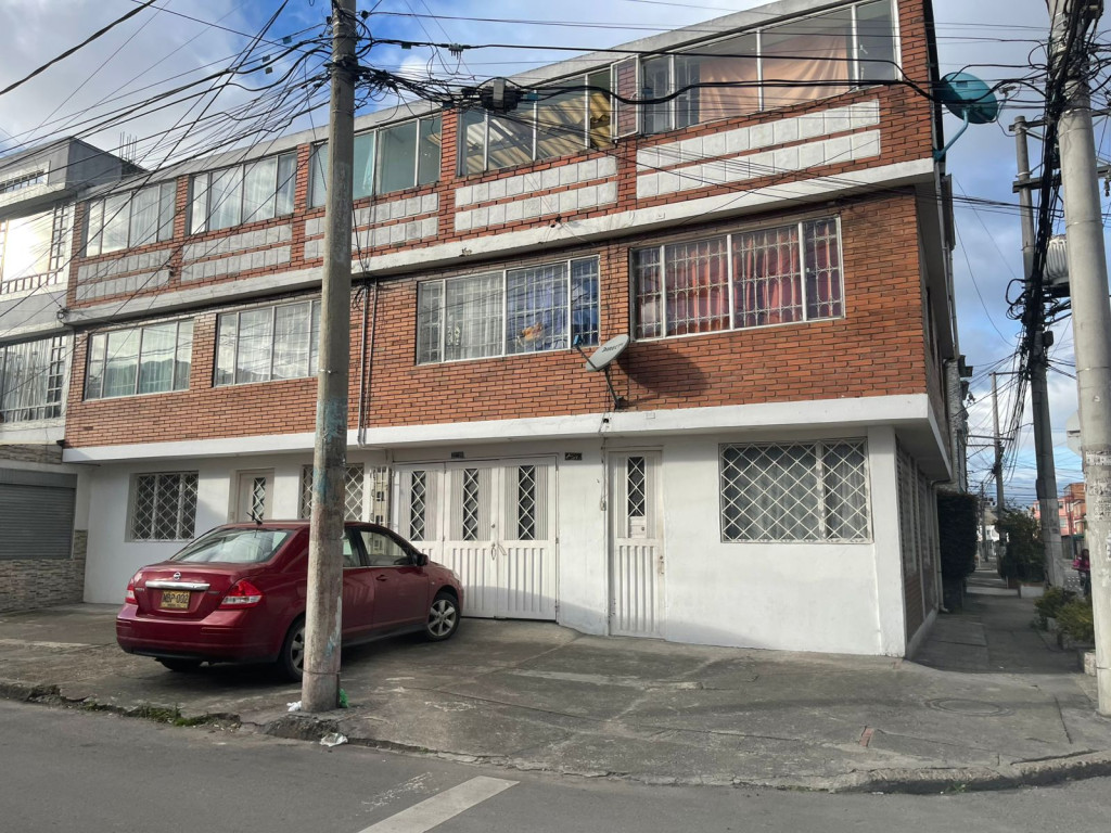 Casa en venta en Lucerna, Bogotá · foto 3 de 12
