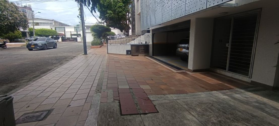 Casa de 9 alcobas en venta en Ciudad Jardin, Cali, 697 m² · foto 3 de 22