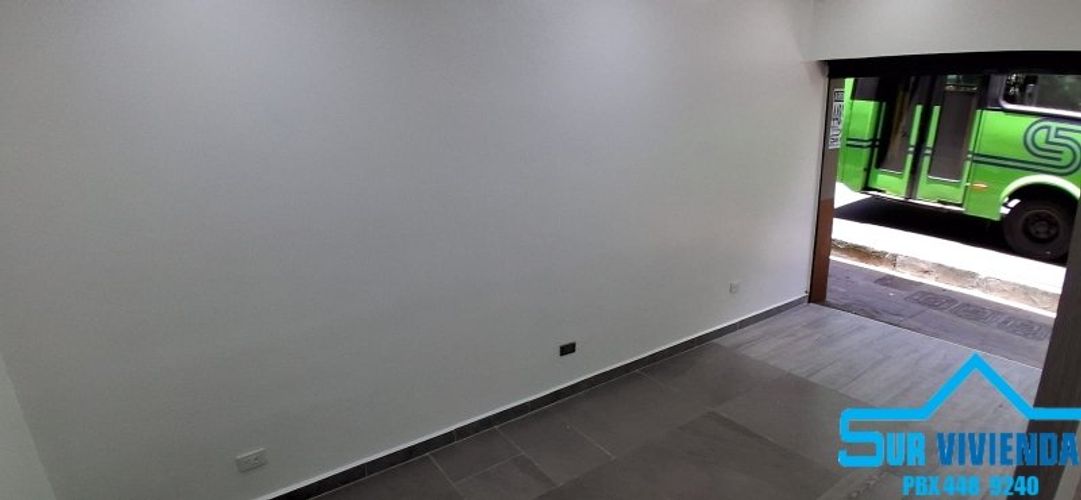 Local en arriendo en Camino Verde, Envigado, 24 m² · foto 2 de 8