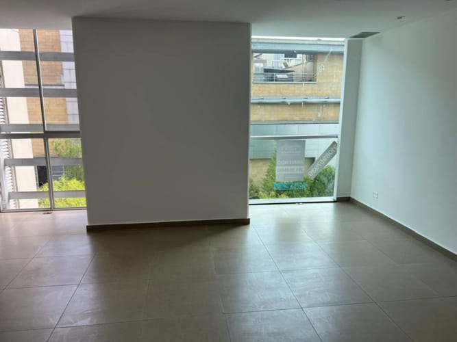 Oficina en arriendo en Los Balsos, Medellín, 56 m² · foto 3 de 18