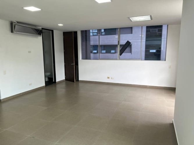 Oficina en arriendo en Los Balsos, Medellín, 56 m² · foto 5 de 18