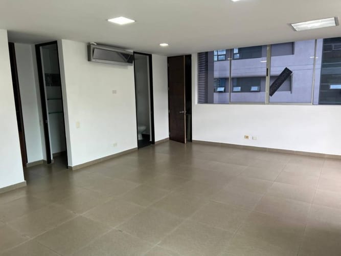 Oficina en arriendo en Los Balsos, Medellín, 56 m² · foto 6 de 18