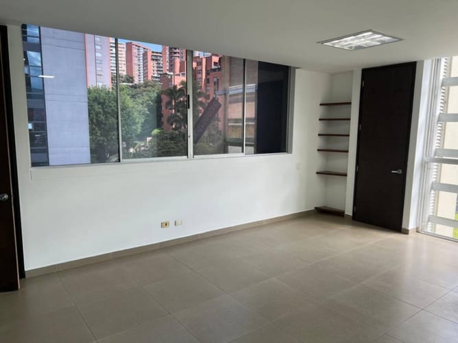 Oficina en arriendo en Los Balsos, Medellín, 56 m² · foto 8 de 18