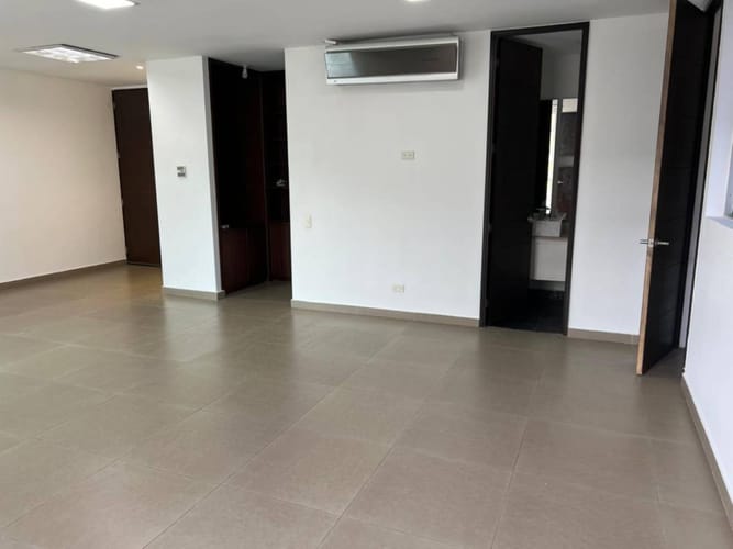 Oficina en arriendo en Los Balsos, Medellín, 56 m² · foto 9 de 18