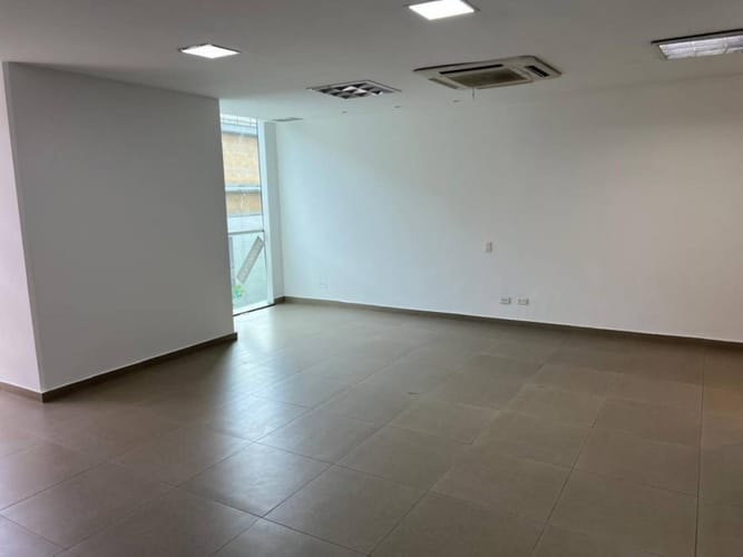 Oficina en arriendo en Los Balsos, Medellín, 56 m² · foto 12 de 18