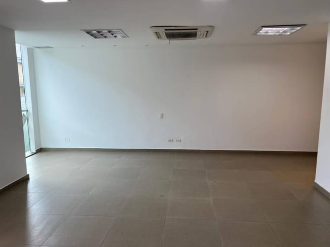 Oficina en arriendo en Los Balsos, Medellín, 56 m² · foto 13 de 18