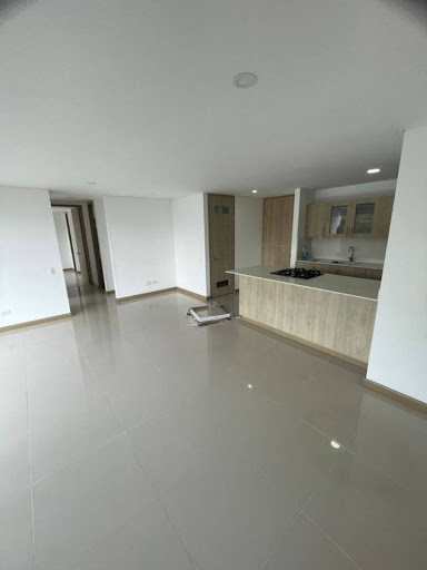 Apartamento en arriendo en Loma Del Esmeraldal, Envigado · foto 3 de 9