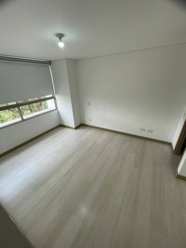 Apartamento en arriendo en Loma Del Esmeraldal, Envigado · foto 4 de 9