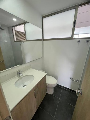 Apartamento en arriendo en Loma Del Esmeraldal, Envigado · foto 6 de 9