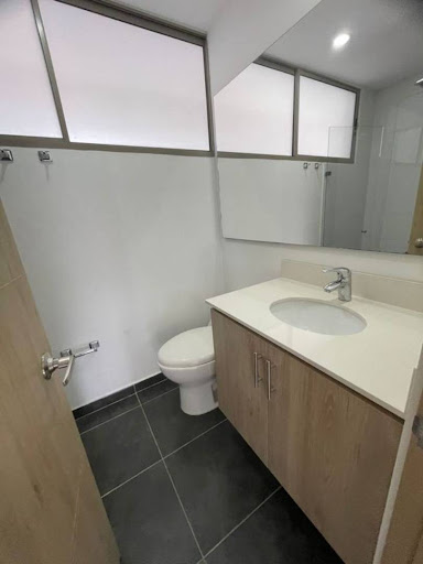 Apartamento en arriendo en Loma Del Esmeraldal, Envigado · foto 8 de 9