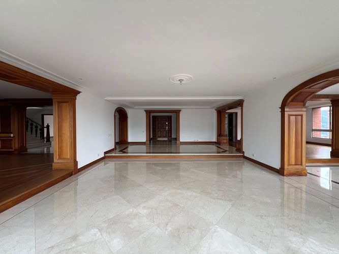 Apartamento de 4 alcobas en venta en El Poblado, Medellín, 660 m² · foto 2 de 20