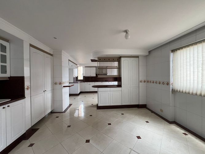 Apartamento de 4 alcobas en venta en El Poblado, Medellín, 660 m² · foto 7 de 20