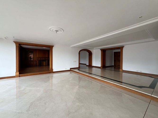 Apartamento de 4 alcobas en venta en El Poblado, Medellín, 660 m² · foto 3 de 20