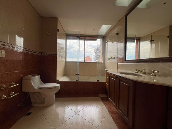 Apartamento de 4 alcobas en venta en El Poblado, Medellín, 660 m² · foto 18 de 20