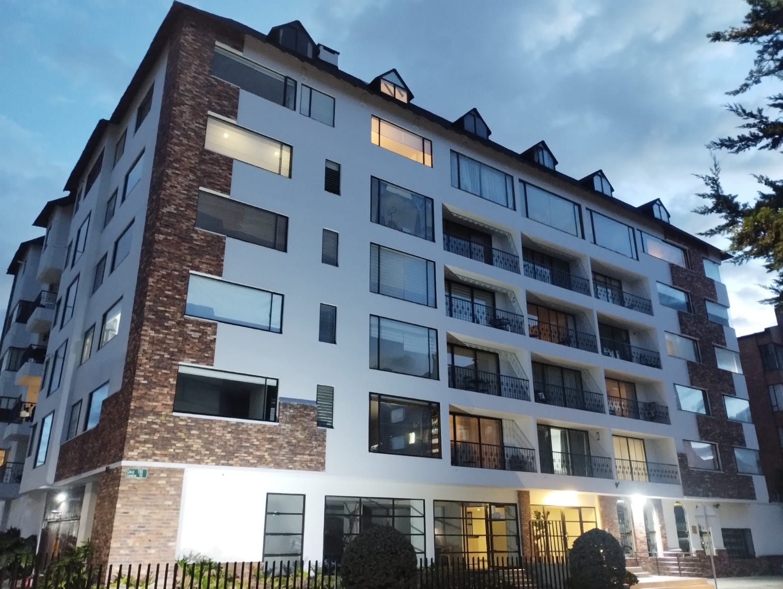 Apartamento en venta en Cedritos, Bogotá · foto 2 de 24
