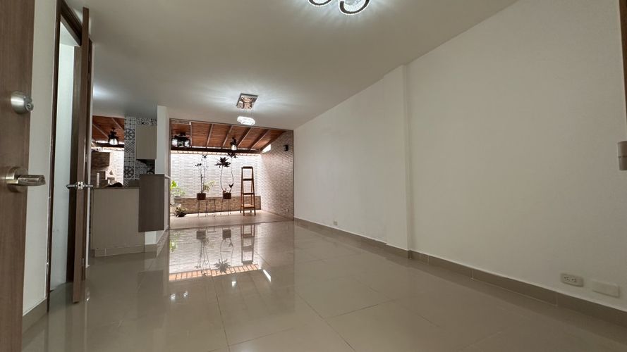 Casa de 3 alcobas en venta en Ciudad Country, Jamundí, 130 m² · foto 2 de 24