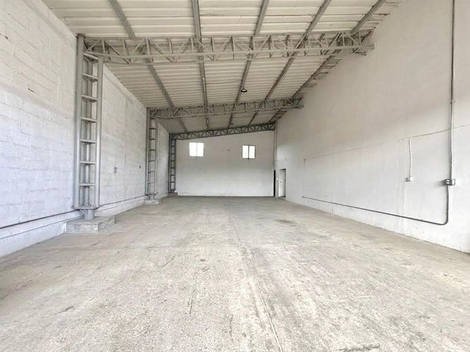 Bodega en arriendo en Ciudadela Comfamiliar Ii, Pereira, 315 m² · foto 2 de 11