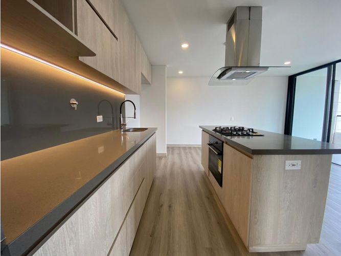 Apartamento de 2 alcobas en arriendo en Loma De Las Brujas, Medellín, 80 m² · foto 2 de 19