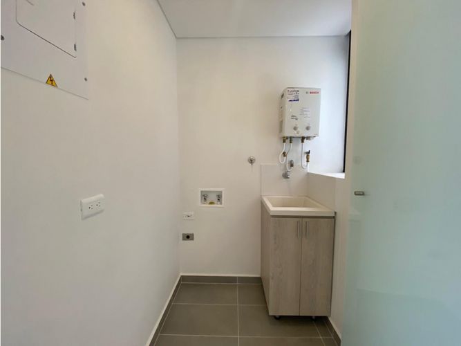 Apartamento de 2 alcobas en arriendo en Loma De Las Brujas, Medellín, 80 m² · foto 7 de 19
