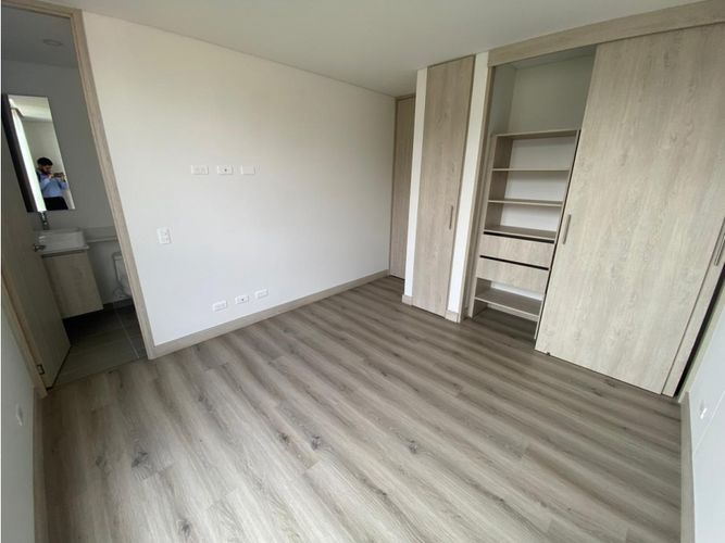 Apartamento de 2 alcobas en arriendo en Loma De Las Brujas, Medellín, 80 m² · foto 10 de 19