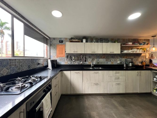 Apartamento de 3 alcobas en venta en El Poblado, Medellín, 152 m² · foto 5 de 16