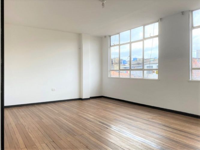 Apartamento de 2 alcobas en venta en Santafé, Bogotá, 66 m² · foto 2 de 16