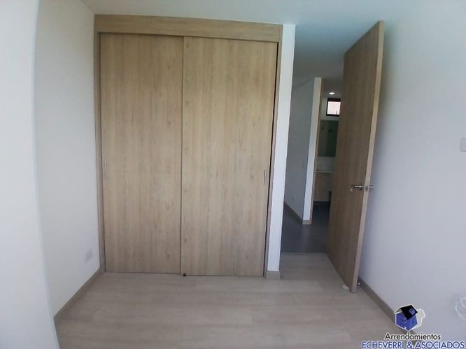 Apartamento de 3 alcobas en arriendo en Loma Del Escobero, Envigado, 111 m² · foto 2 de 10