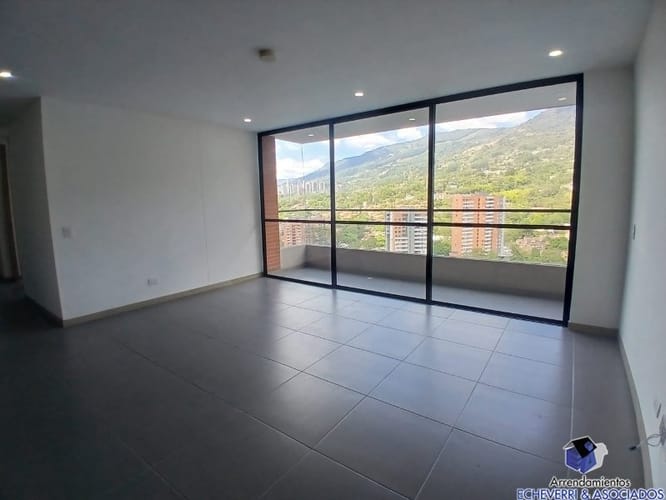 Apartamento de 3 alcobas en arriendo en Loma Del Escobero, Envigado, 111 m² · foto 3 de 10