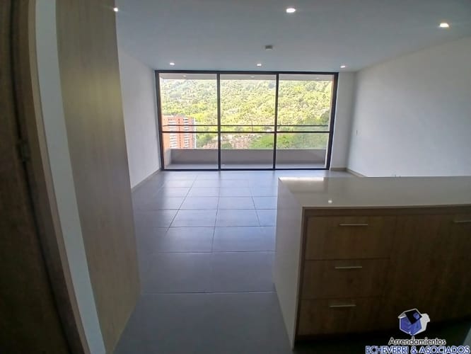 Apartamento de 3 alcobas en arriendo en Loma Del Escobero, Envigado, 111 m² · foto 4 de 10