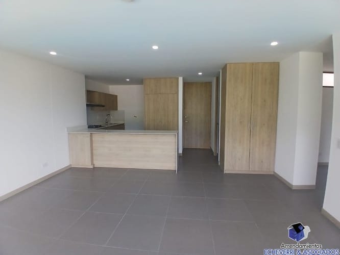 Apartamento de 3 alcobas en arriendo en Loma Del Escobero, Envigado, 111 m² · foto 5 de 10