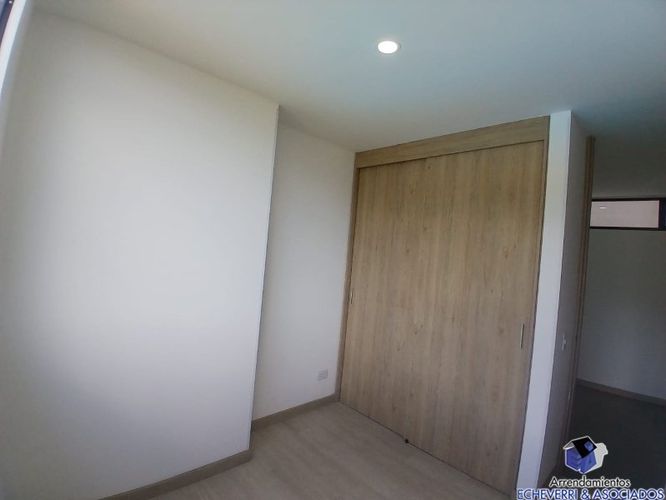 Apartamento de 3 alcobas en arriendo en Loma Del Escobero, Envigado, 111 m² · foto 6 de 10