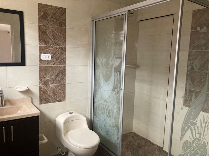Casa de 8 alcobas en venta en Roma, Bogotá, 220 m² · foto 11 de 22