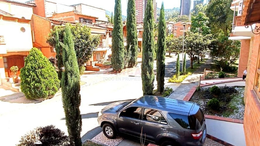 Casa de 4 alcobas en venta en Monteazul, Sabaneta, 300 m² · foto 3 de 24