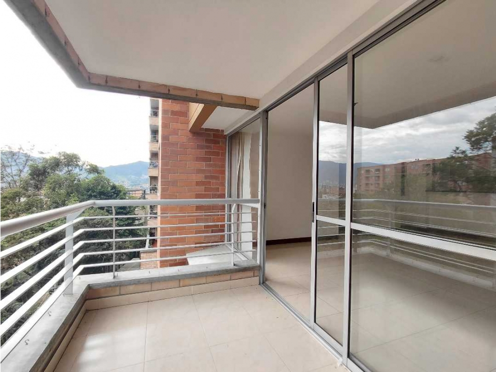 3BR Apartment in Loma del Escobero (113 m²)