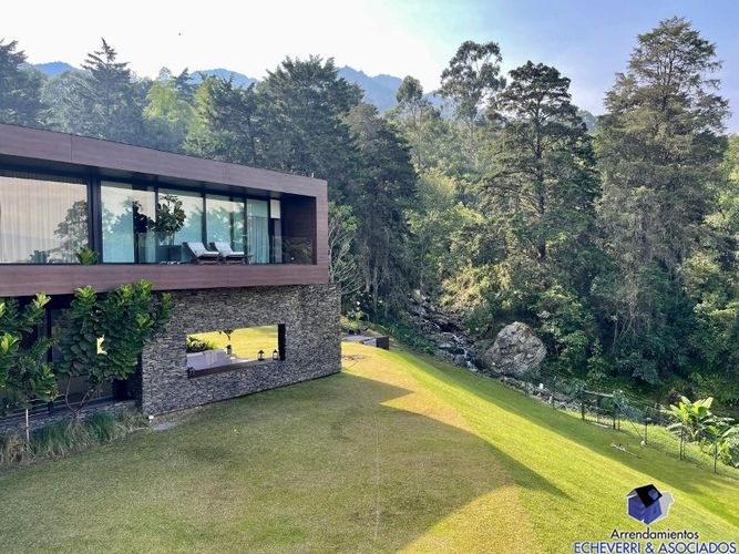Casa de 4 alcobas en venta en Los Balsos, Medellín, 890 m² · foto 1 de 21
