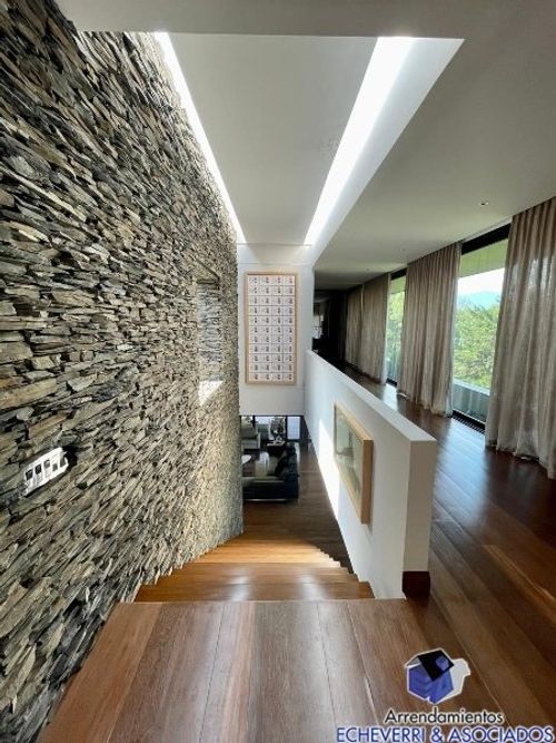 Casa de 4 alcobas en venta en Los Balsos, Medellín, 890 m² · foto 3 de 21