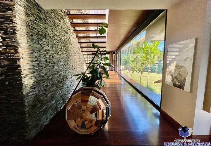 Casa de 4 alcobas en venta en Los Balsos, Medellín, 890 m² · foto 4 de 21