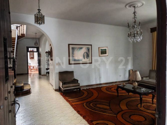 Casa de 6 alcobas en venta en Granada, Cali, 450 m² · foto 3 de 8