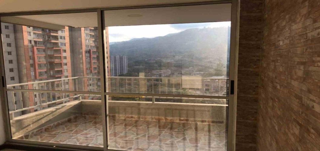 Apartamento de 3 alcobas en venta en Urbanizacion Ciruelos, Bello, 59 m² · foto 10 de 10